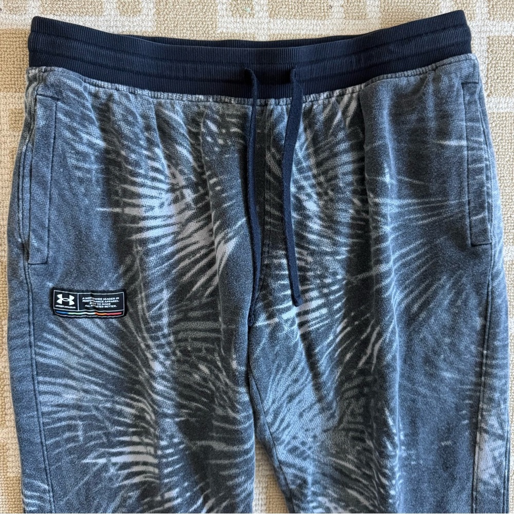 Under Armour Fleece Joggers Gray Botanical Print Loose Athletic Pants Lounge XL - Picture 6 of 7